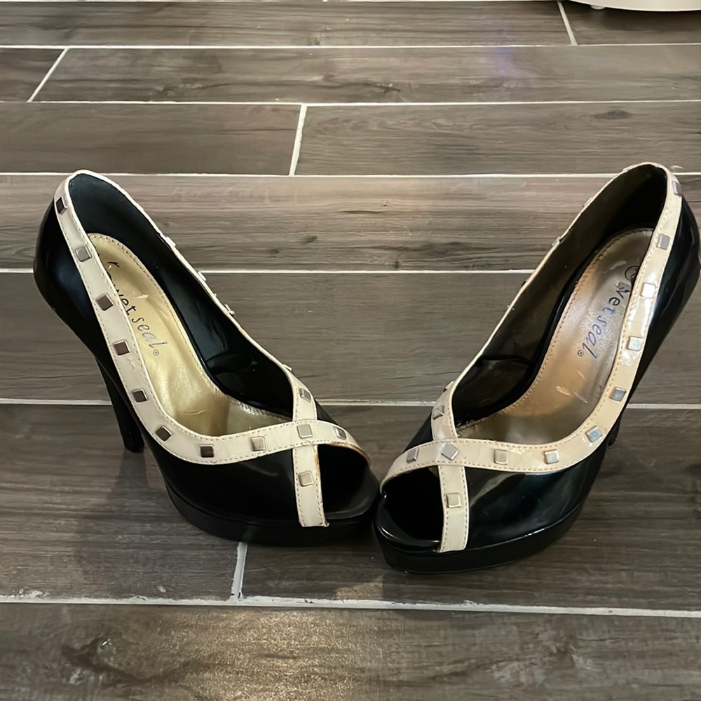 Women’s dress heels. Size 7